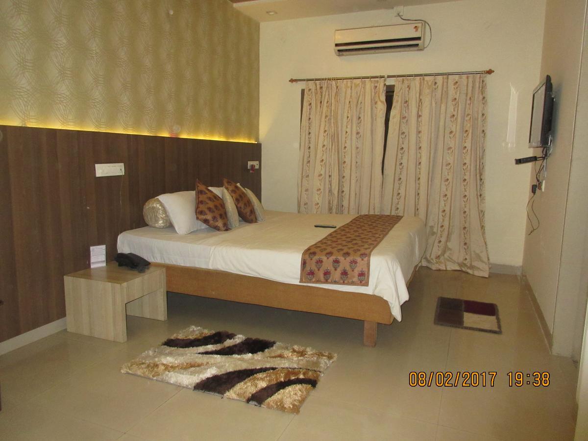 Hotel Panchratna Панвел Экстерьер фото