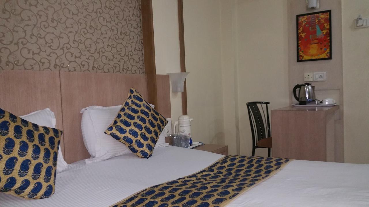 Hotel Panchratna Панвел Экстерьер фото